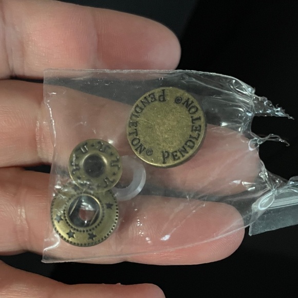 Pendleton Buttons Replacements - Picture 1 of 1